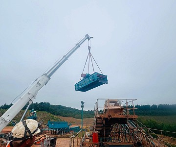 Hewitt Robins two-shafted overhead horizontal screen